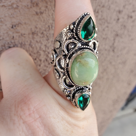 New Chrysoprase and Peridot Silver Statement Ring. - Picture 14 of 16